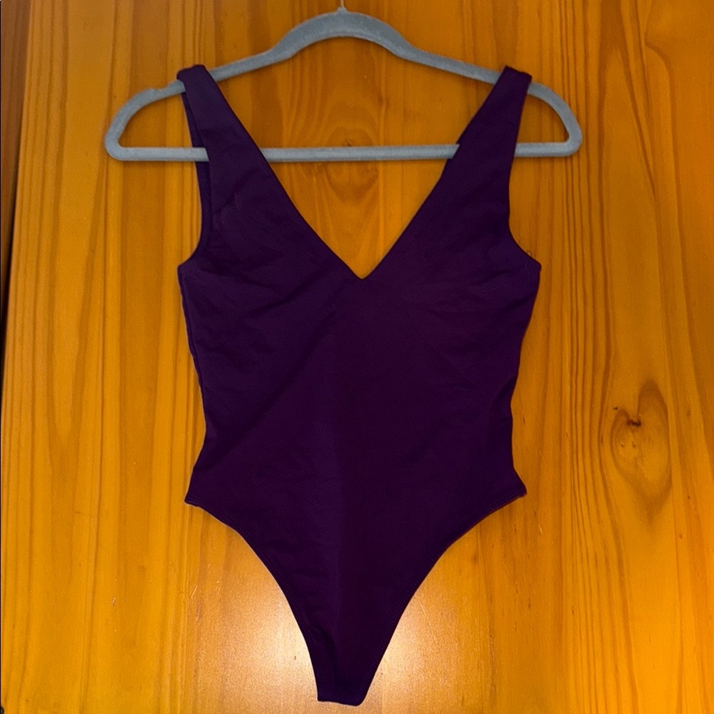 Aritzia Babaton Countour V-neck Bodysuit in plum